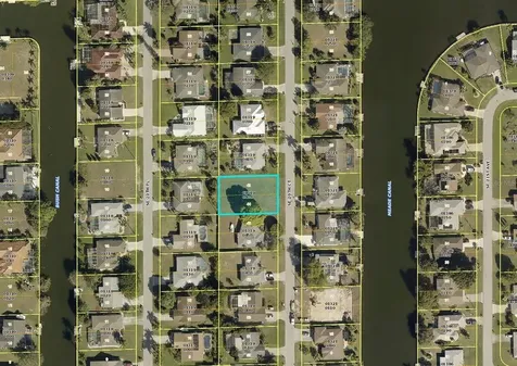 526 SE 20th Court Cape Coral FL 33990