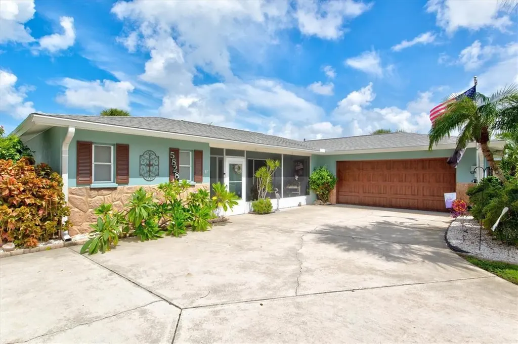 5828 Nutmeg Avenue Sarasota FL 34231