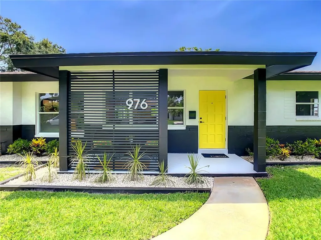 976 58th Avenue S St Petersburg FL 33705