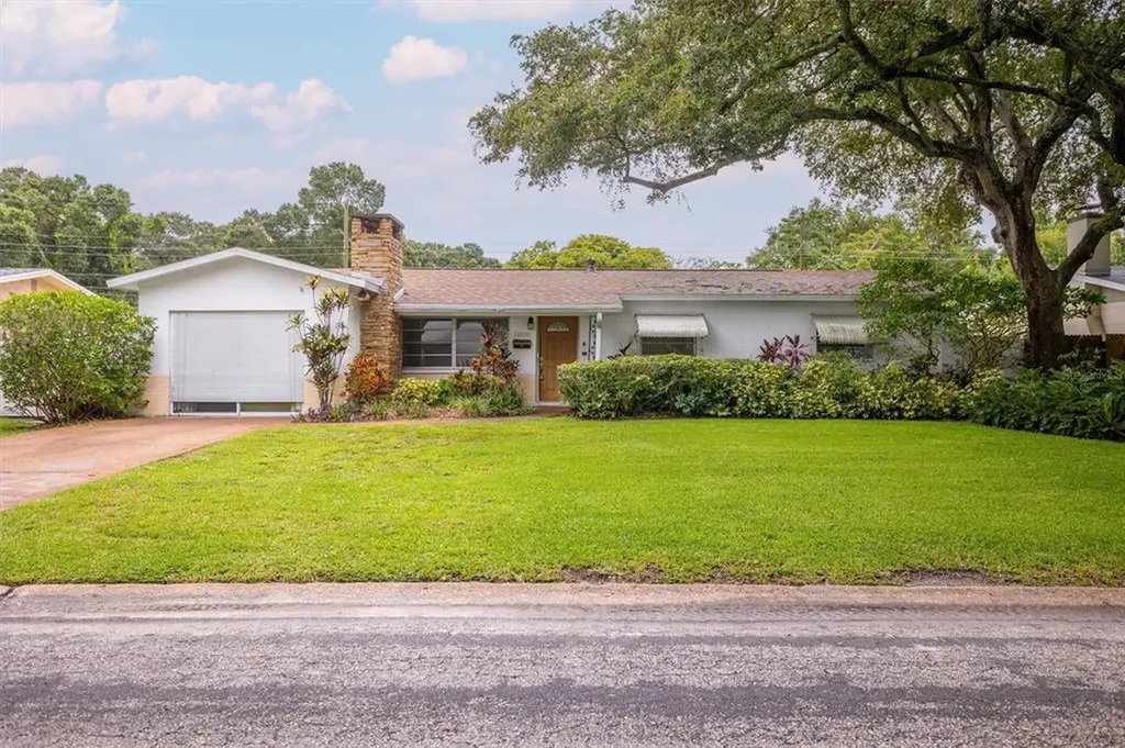 2733 57th Street N St Petersburg FL 33710