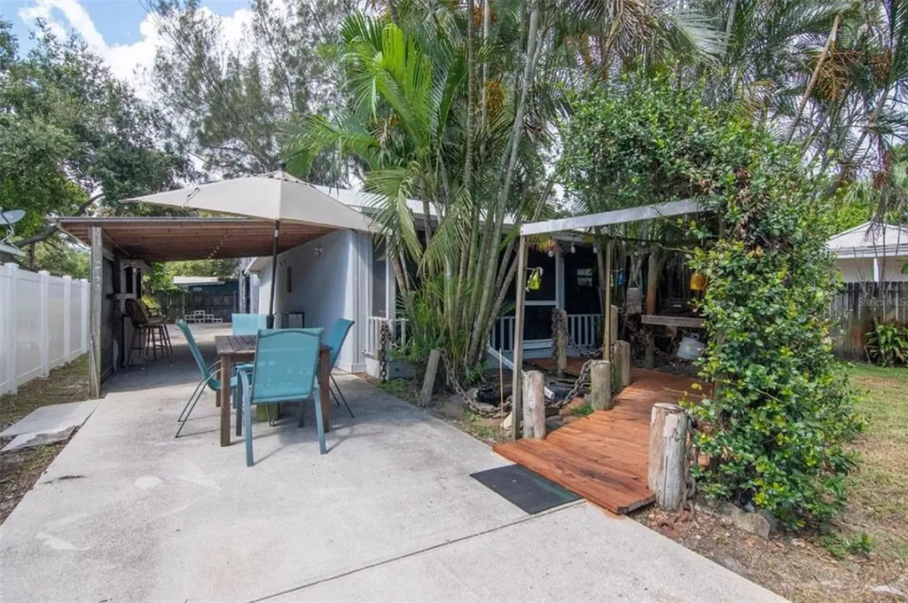 6711 49th Avenue N St Petersburg FL 33709