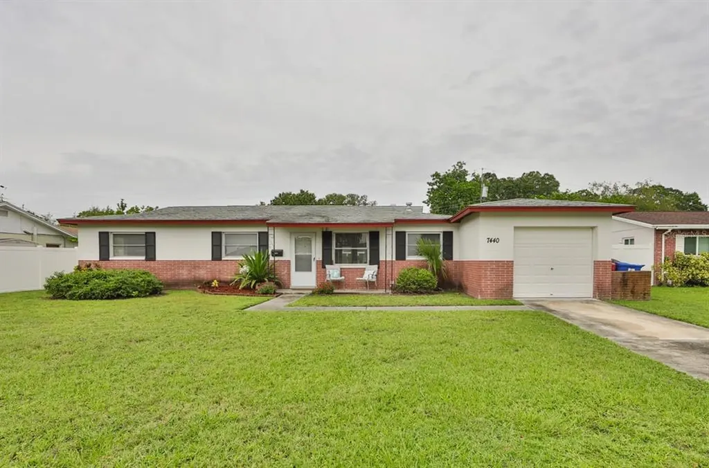 7440 Oak Street NE St Petersburg FL 33702
