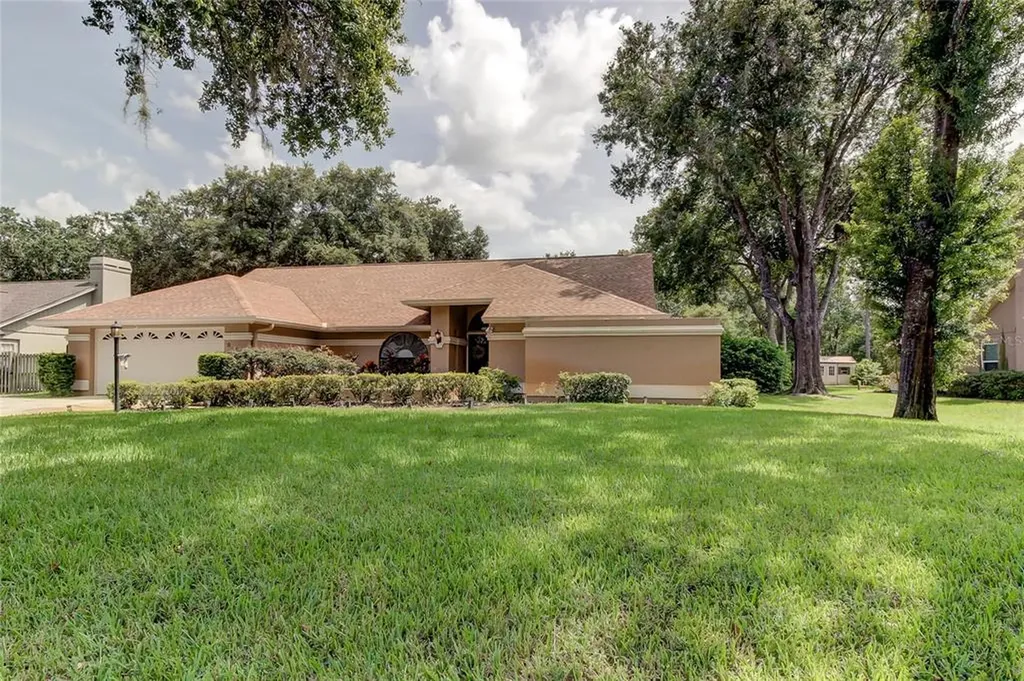912 Lake Brooker Court Lutz FL 33548