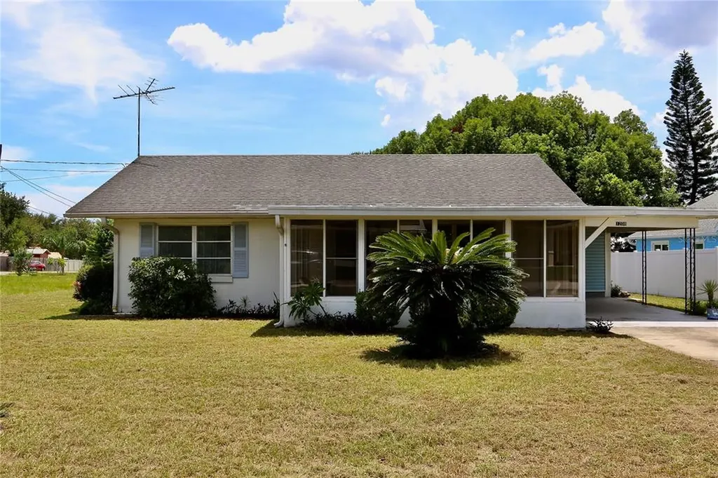 1208 Greenway Avenue Tavares FL 32778