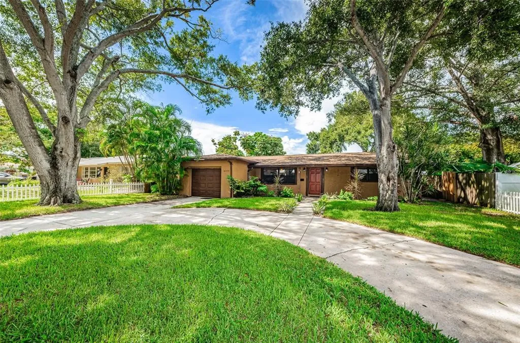 4573 20th Avenue N St Petersburg FL 33713