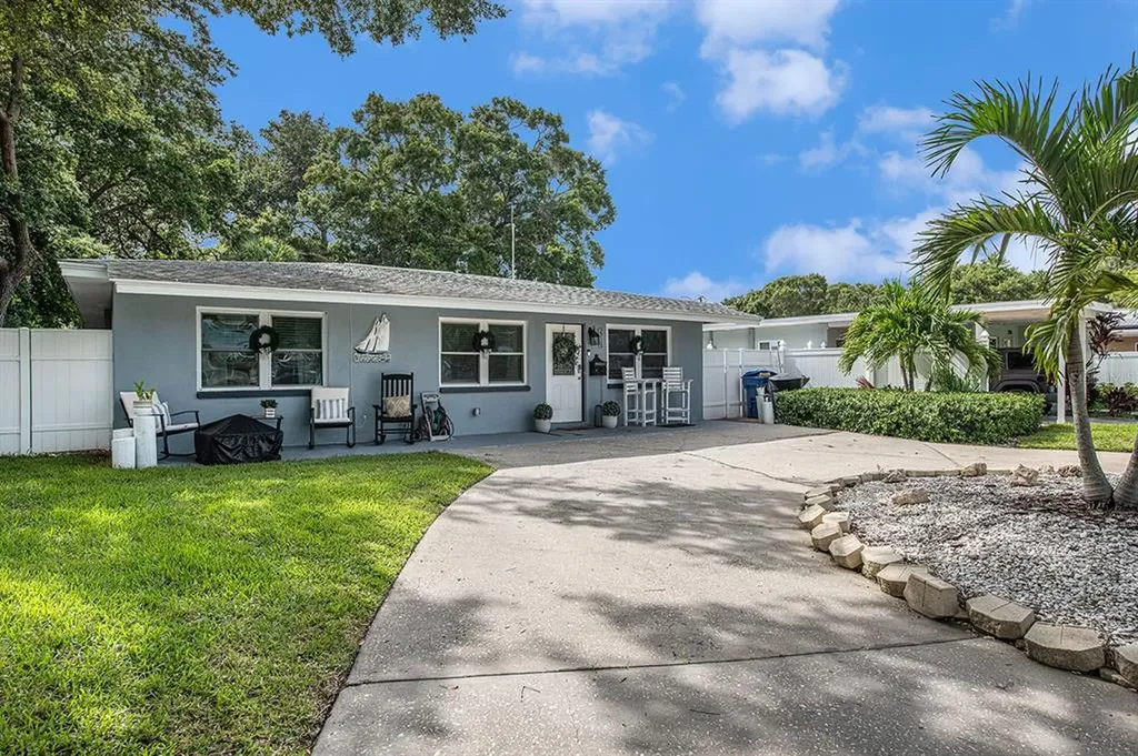 2718 Boca Ciega Drive N St Petersburg FL 33710