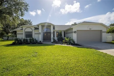1909 Glen Lakes Circle N St Petersburg FL 33702