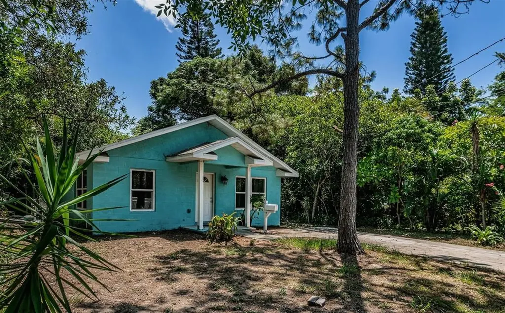 728 34th Avenue S St Petersburg FL 33705