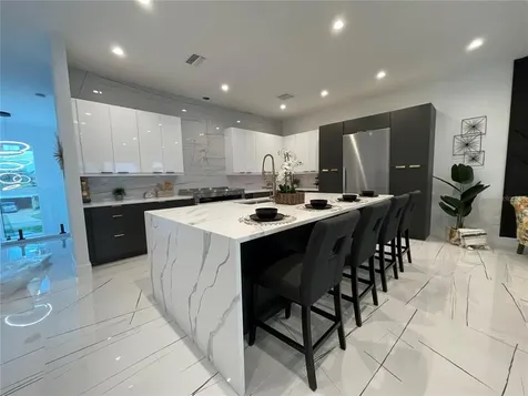 1037 79th Street S St Petersburg FL 33707