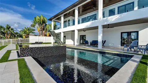 1037 79th Street S St Petersburg FL 33707