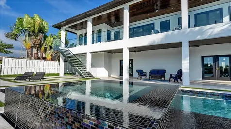 1037 79th Street S St Petersburg FL 33707