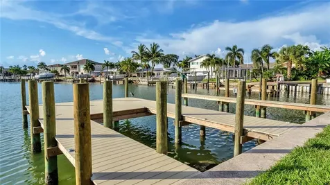 1037 79th Street S St Petersburg FL 33707
