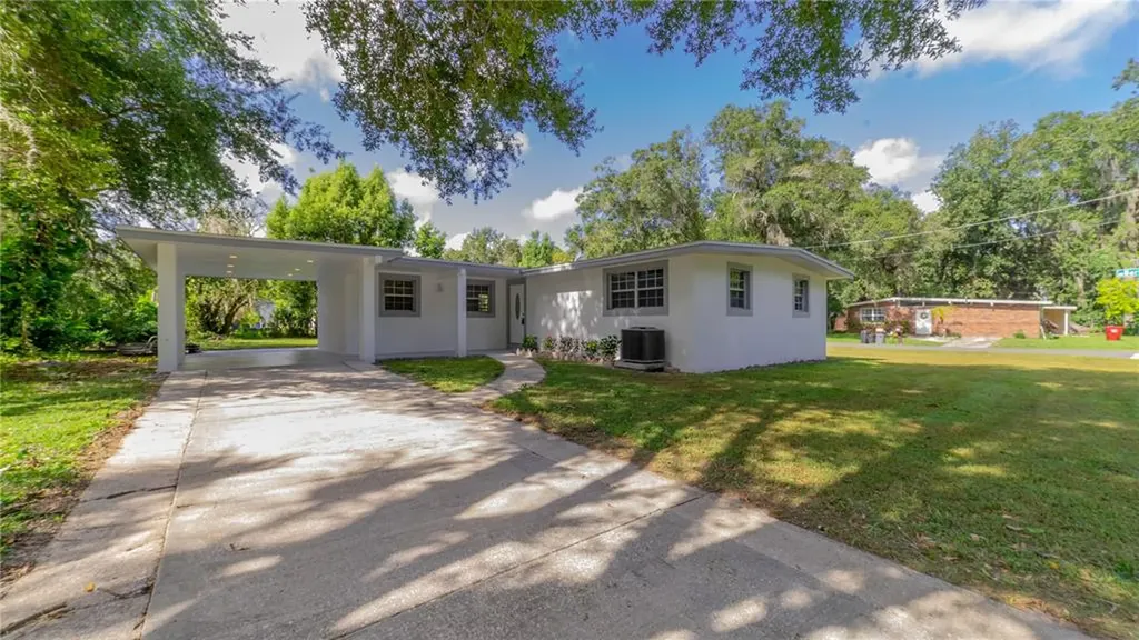 1011 Oakland Heights Avenue Plant City FL 33563