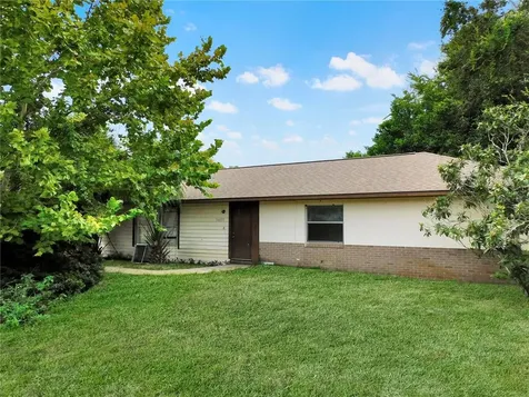 34035 Hunt Avenue Leesburg FL 34788