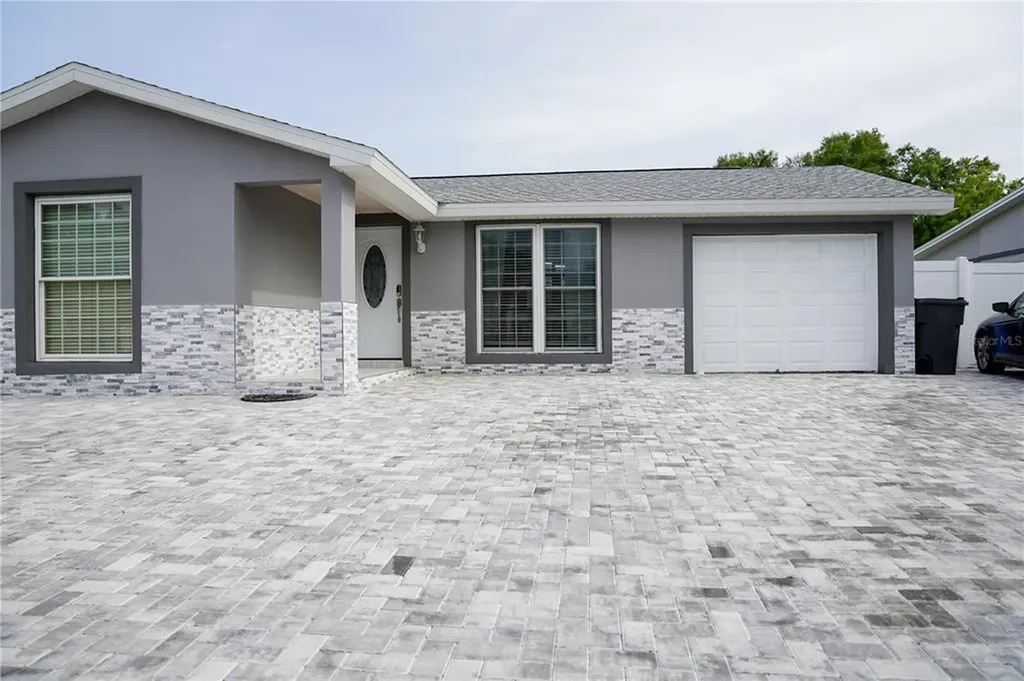 10106 Moores Mill Court Tampa FL 33615