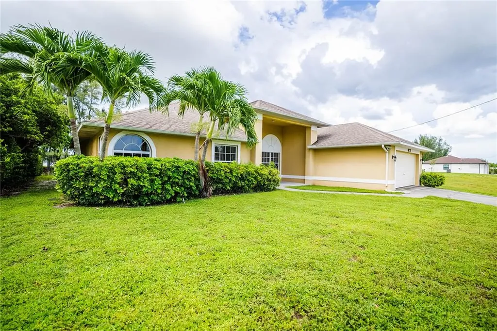 923 SW 28th Terrace Cape Coral FL 33914