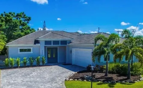 4499 Mcintosh Lake Avenue Sarasota FL 34233
