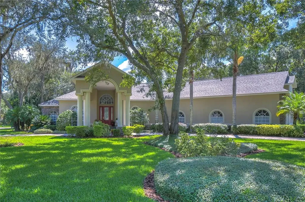 6222 Kingbird Manor Drive Lithia FL 33547