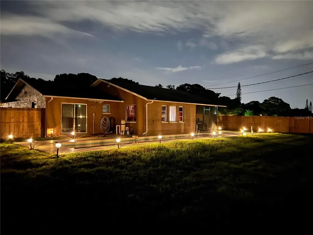 728 Winter Garden Drive Sarasota FL 34243