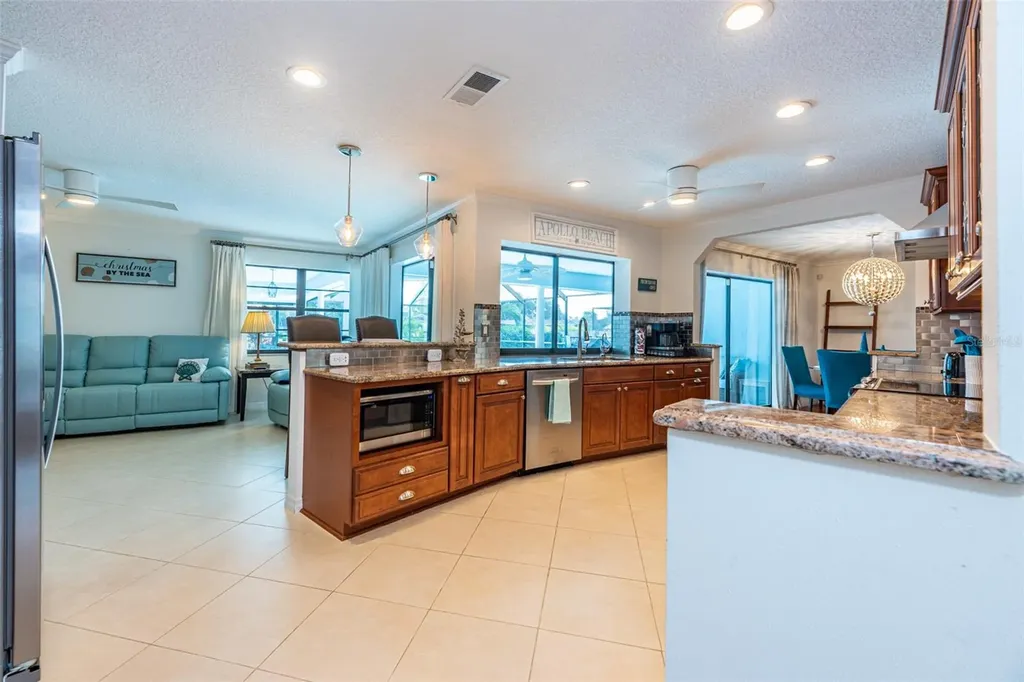 910 Chipaway Drive Apollo Beach FL 33572
