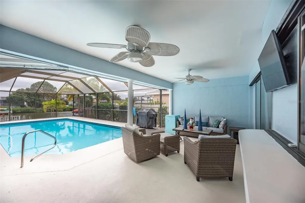 910 Chipaway Drive Apollo Beach FL 33572