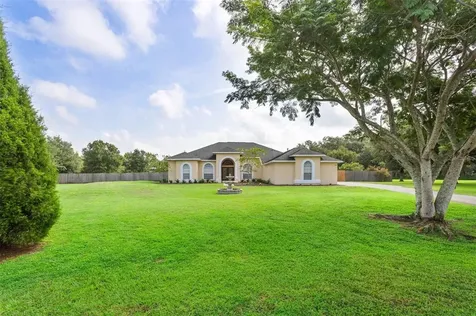 9442 Swift Creek Circle Dover FL 33527