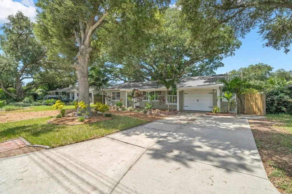 3318 52nd Street N St Petersburg FL 33710