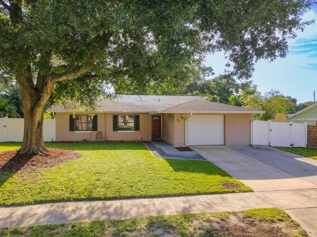 587 Santiago Avenue Orlando FL 32807