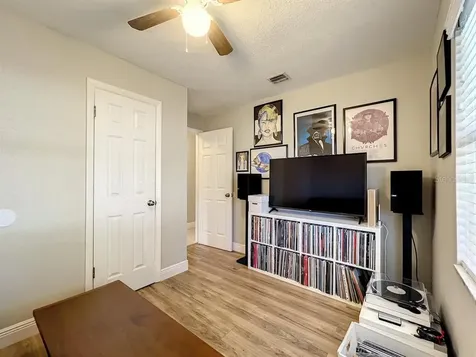 587 Santiago Avenue Orlando FL 32807