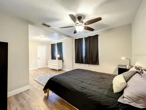 587 Santiago Avenue Orlando FL 32807