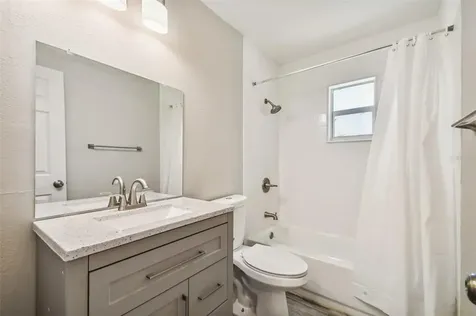 208 67th Street NE Bradenton FL 34208