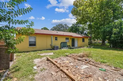 208 67th Street NE Bradenton FL 34208