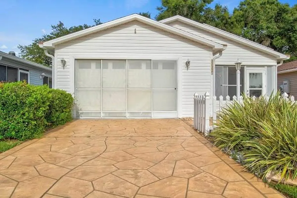 17225 SE 93rd Demoss Court The Villages FL 32162