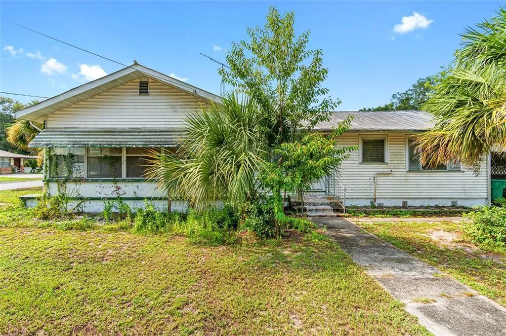 725 N Warfield Avenue Wildwood FL 34785