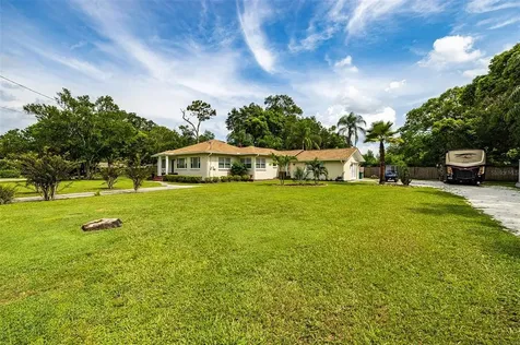1702 W Country Club Drive Tampa FL 33612