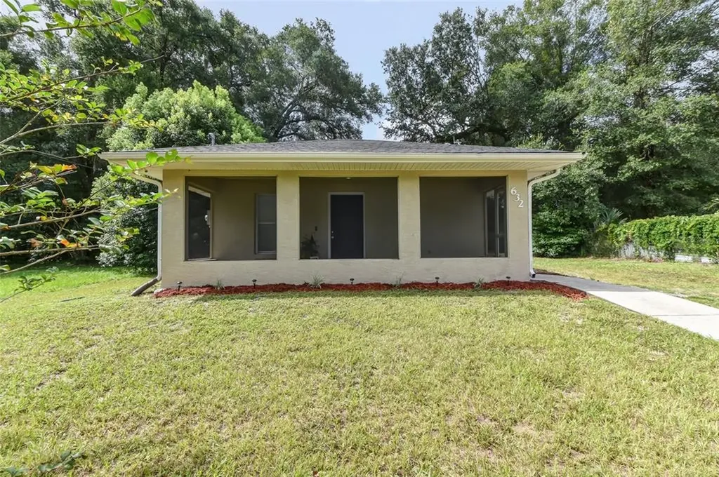 632 W Hubbard Avenue Deland FL 32720