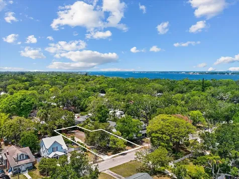 212 28th Street W Bradenton FL 34205