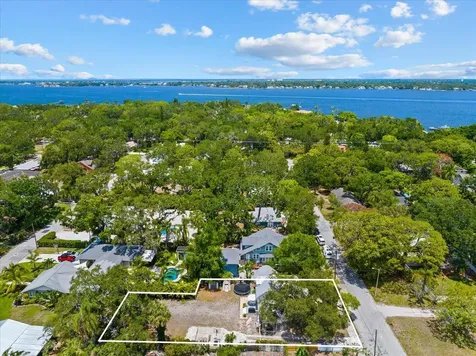 212 28th Street W Bradenton FL 34205