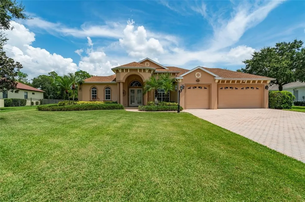 1915 148th Court E Bradenton FL 34212