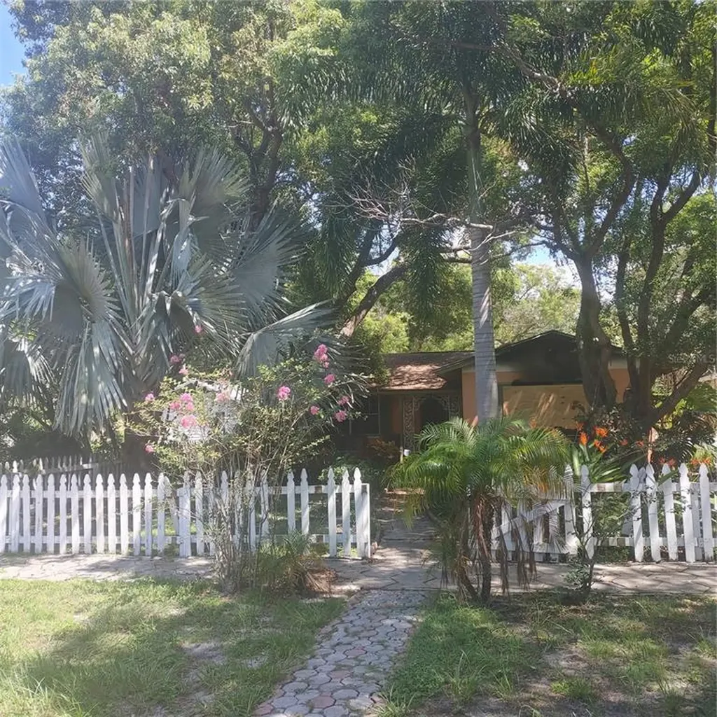 5029 Burlington Avenue N St Petersburg FL 33710