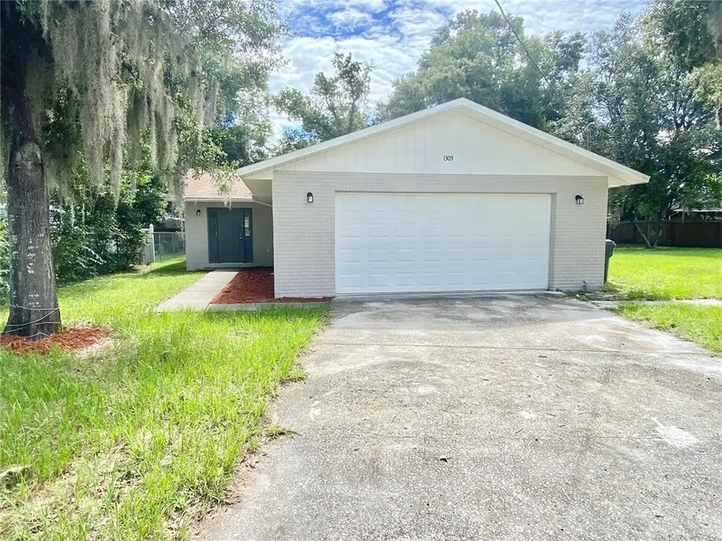 1305 Skowhegan Avenue Lakeland FL 33805
