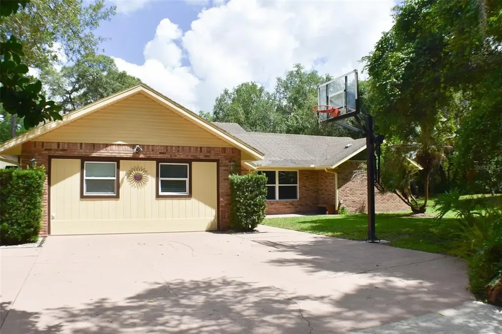 1880 Snook Drive Deltona FL 32738