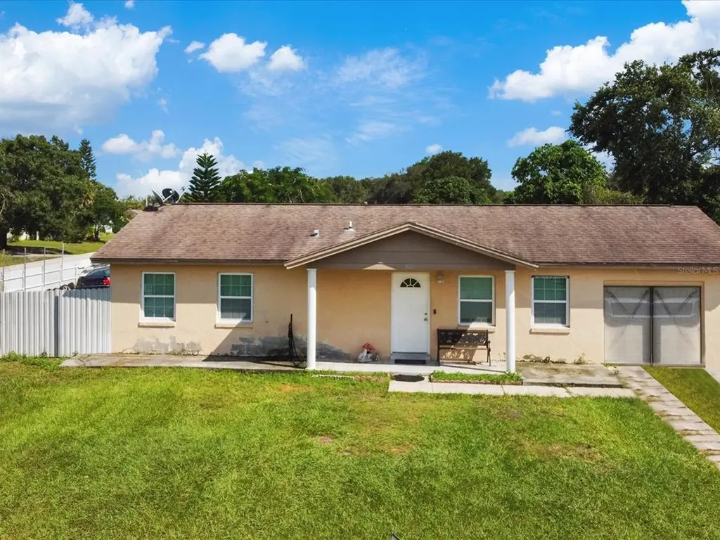 800 W Birchwood Circle Kissimmee FL 34743