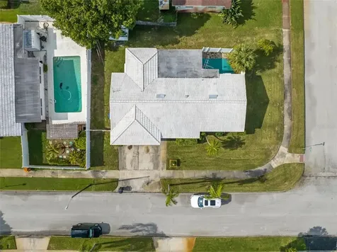 6149 27th Avenue N St Petersburg FL 33710