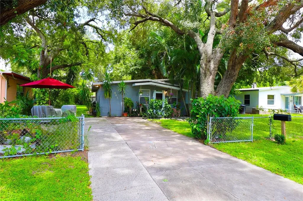 627 61st Avenue S St Petersburg FL 33705