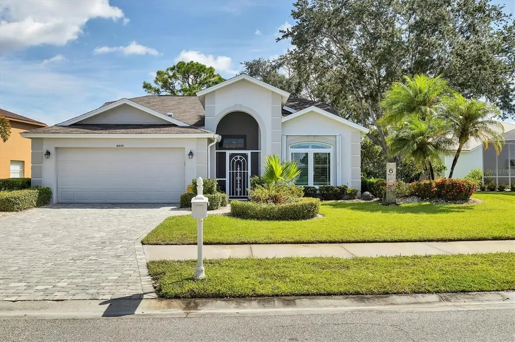8945 Whitemarsh Avenue Sarasota FL 34238