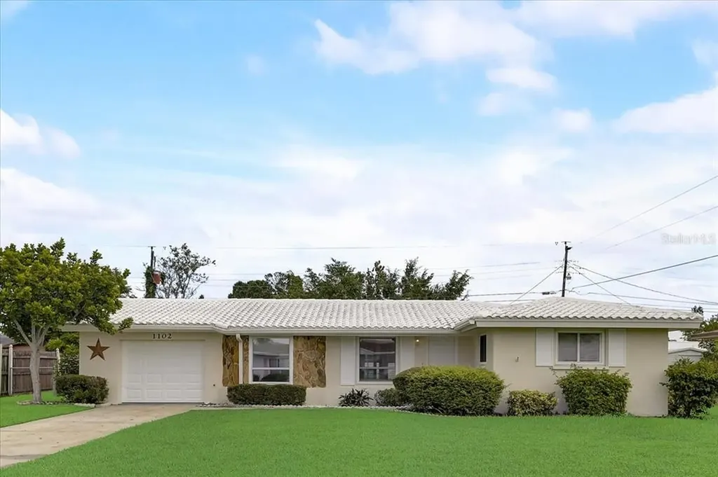 1102 Fruitland Avenue Bradenton FL 34207