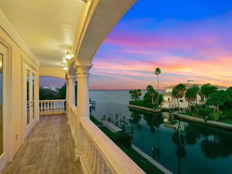572 Halyard Lane Longboat Key FL 34228