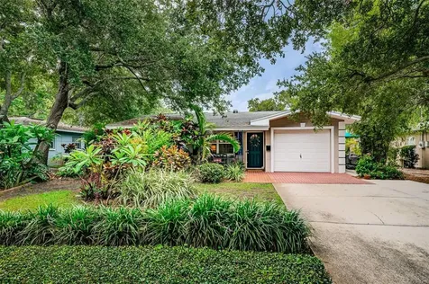 8228 29th Avenue N St Petersburg FL 33710