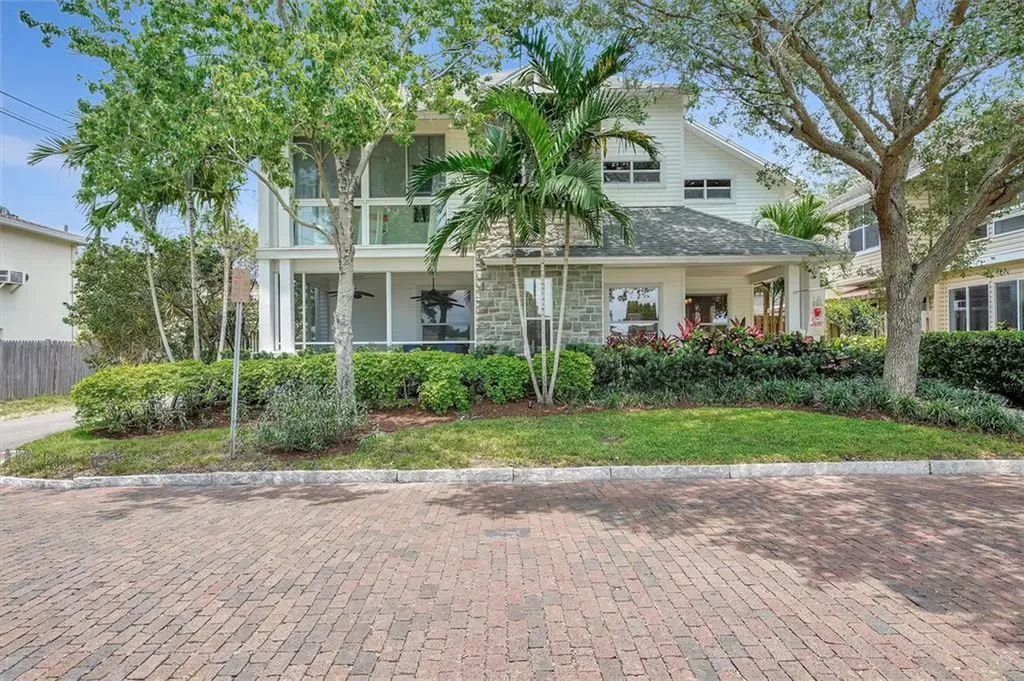 1405 5th Street N St Petersburg FL 33704